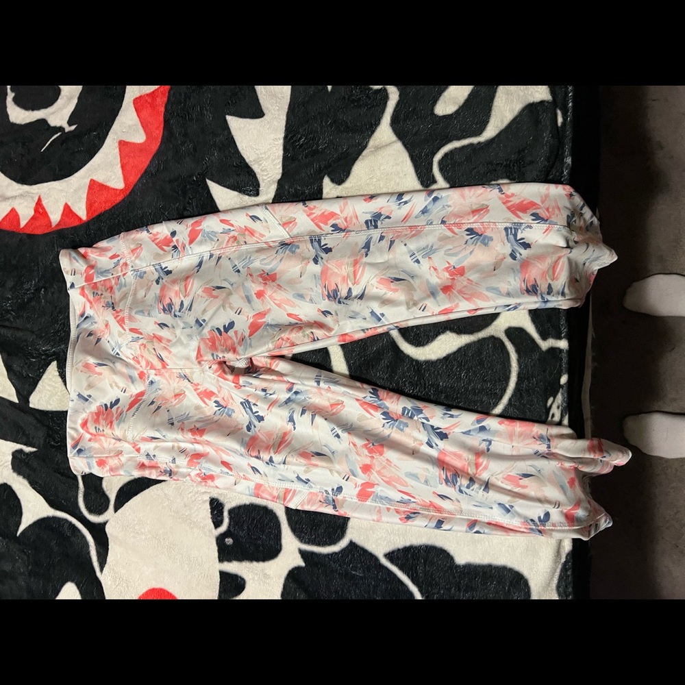 Floral Running leggings with pockets.